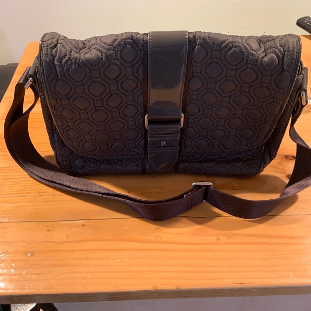 Vera Bradley Crossbody Messenger Bag Great Condition Solid Gray Quilted + Viny